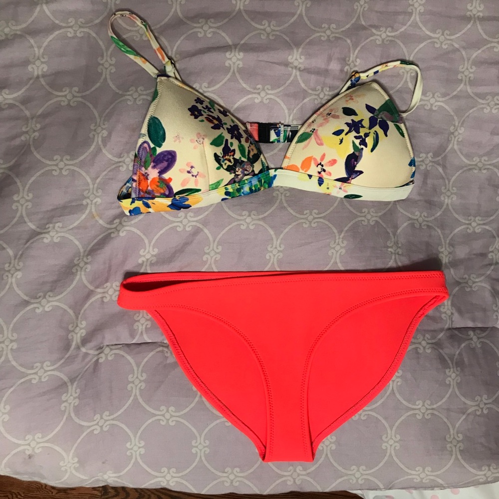 🔥NEVER WORN TRIANGL BIKINI🔥